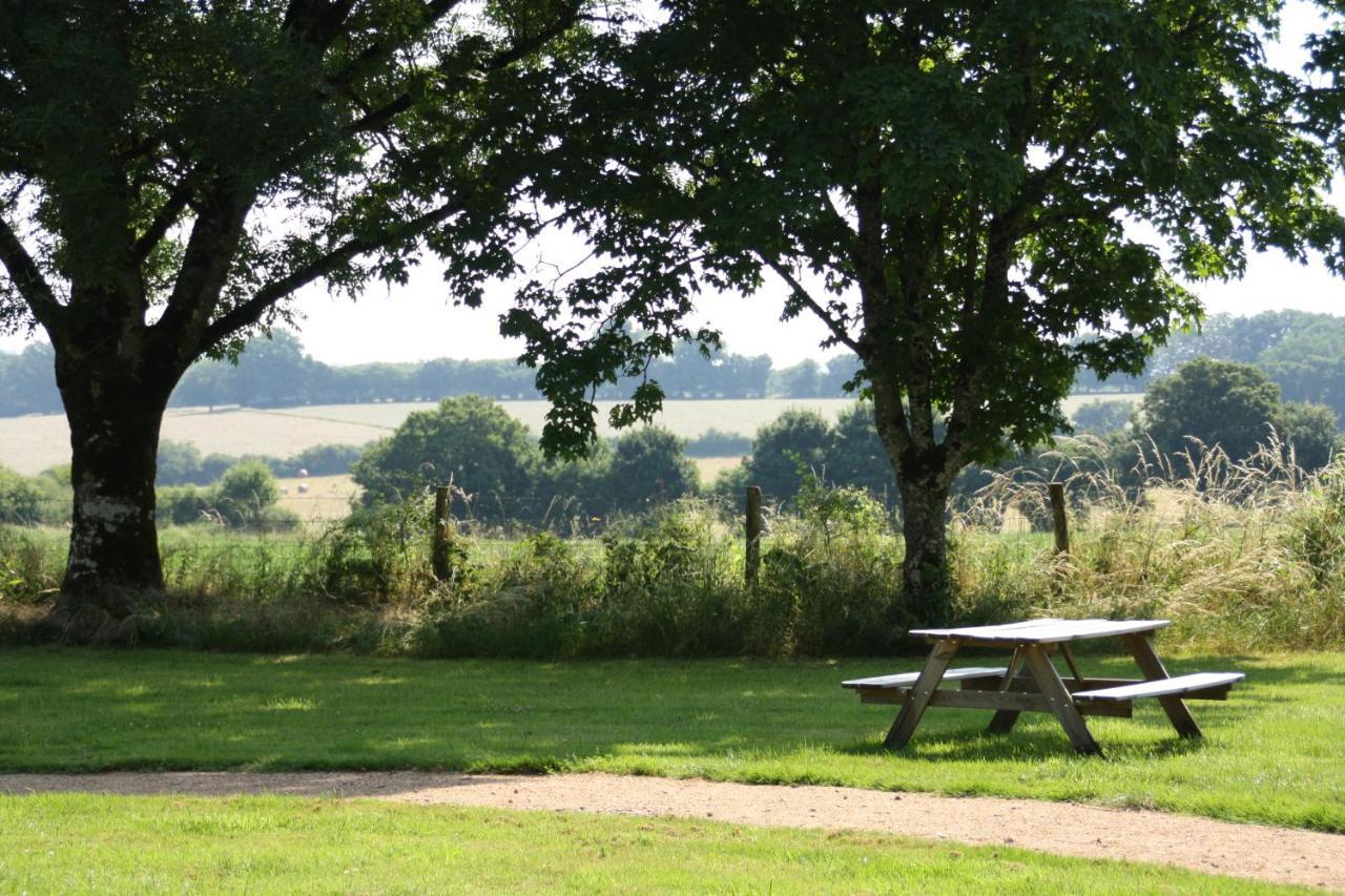 Domaine De Savigny Bed & Breakfast Saint-Saulge Bagian luar foto